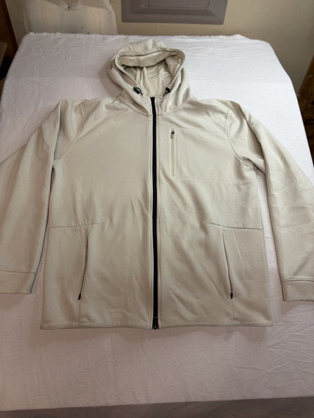 VRST Hoodie Men’s Medium Full Zip Performance Jacket Cream Stretch Athletic